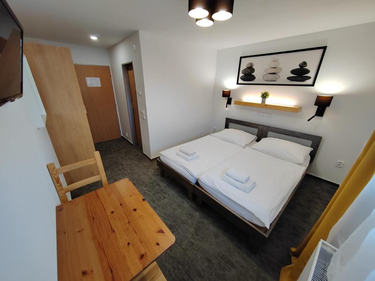 Hotel Anton เตลช์ ภายนอก รูปภาพ