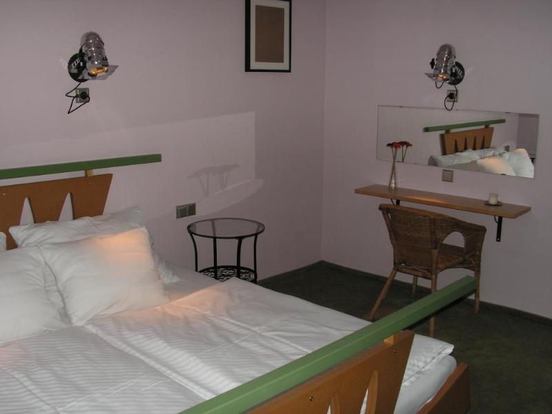Hotel Anton เตลช์ ภายนอก รูปภาพ